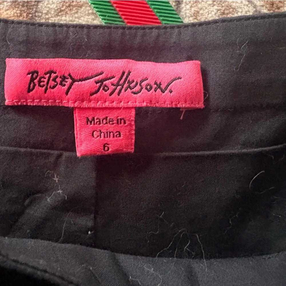 Booty ruffled Betsey Johnson Black dress shorts - Picture 3 of 4